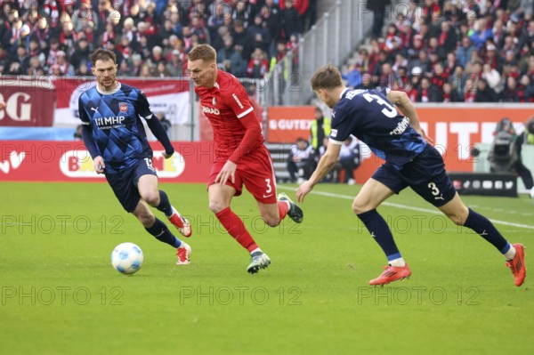 Attacking: Philipp Lienhart (SC Freiburg) is attacked by Budu Zivzivadze (FC Heidenheim) and Jan Schöppner (FC Heidenheim) during the 1st FBL match: 24-25: 21st sept. SC Freiburg - 1. FC Heidenheim DFL REGULATES PROHIBIT ANY USE OF PHOTOGRAPHS AS IMAGE SEQUENCES AND/OR QUASI-VIDEONan Photo: Joachim Hahne/johapress, Freiburg, Germany / Germany