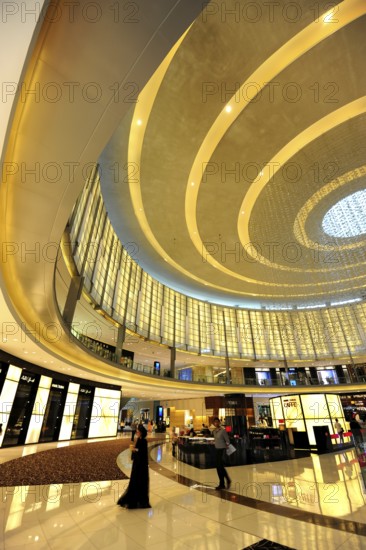 Covered plaza in the Dubai Mall shopping centre, Downtown, Dubai, United Arab Emirates