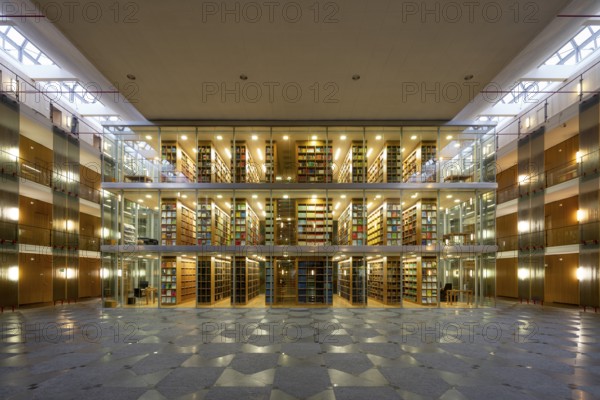 Münster, Constitutional Court for the State of North Rhine-Westphalia, foyer with glass library