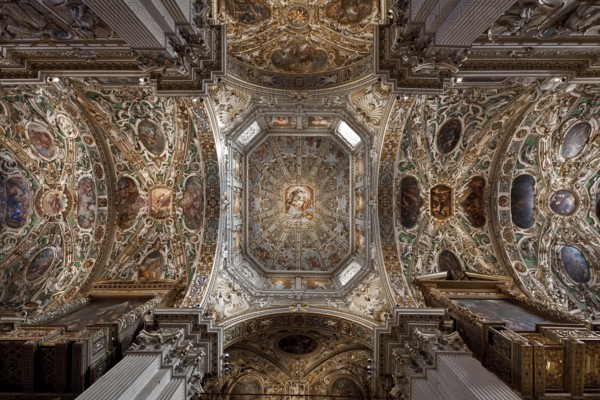 Italy Bergamo 89468 Santa Maria Maggiore after extensive early Baroque remodelling 1576-1694 Dome and transept vaults