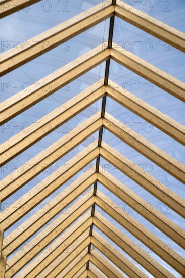 Modern cover made of laminated beams and glass plates