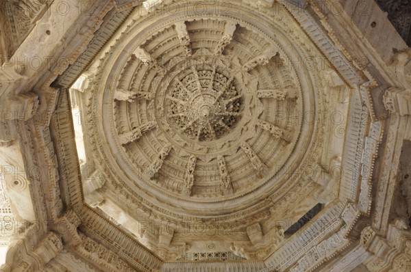 Ranakpur Temple, Ranakpur, Rajasthan, detail of an elaborately chiselled stone ceiling with complex patterns and decorations, Rajasthan, North India, India