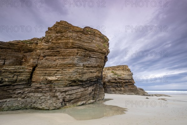 As Catedrais (Las Catedrales) steht unter Naturdenkmalschutz und ist einer der berühmtesten Strände in ganz Galicien, Spanien