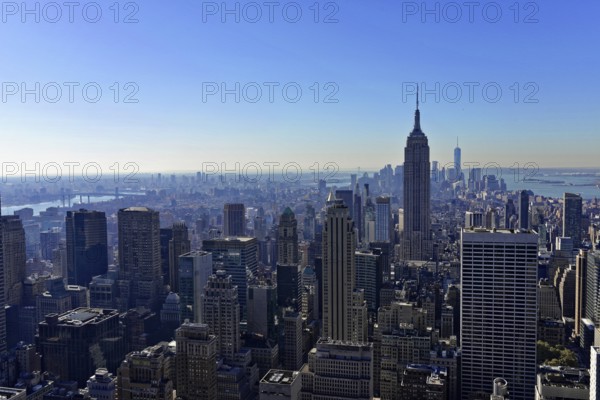 Viewing terrace of the Rockefeller Center, panorama of the New York skyline with the striking Empire State Building, Manhattan, New York City, New York, USA, North America