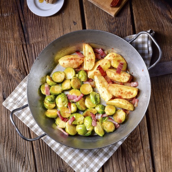 Brussels Sprouts with ham, honey and roasted potatoes
