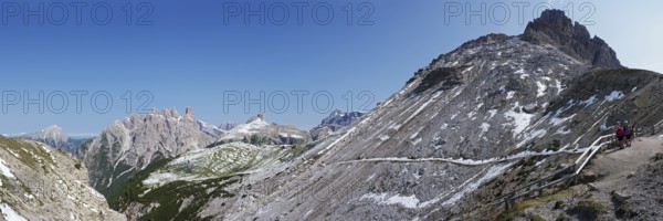 On the way to the Langenalpe coming from the Auronzo hut, Three Peaks Circuit, South Tyrol