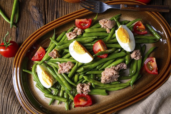 Rustic green bean salad with egg and tuna