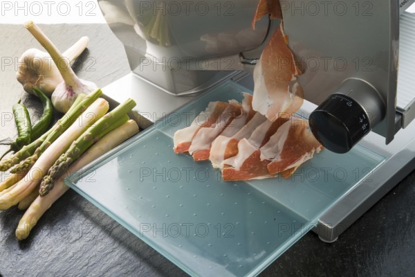 Slicing machine