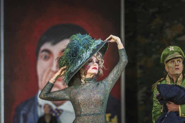 Production by Herbert Fritsch at the Schaubühne Berlin with Bastian Reiber, Florian Anderer and Ursina Lardi (press performance on 22 October 2018)