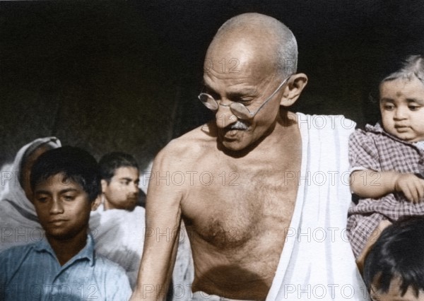 Mahatma Gandhi with Nandini niece of Pyarelal Nayar, Wardha, Maharashtra, India, Asia, August 1944