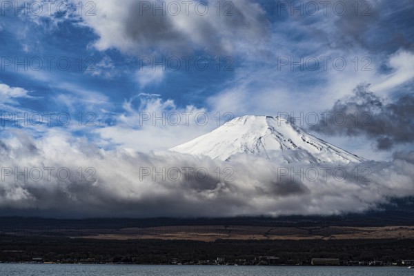 Mount Fuji and majestic sky (taken from Lake Yamanaka). Shooting Location: Yamanashi Prefecture Yamanaka Village