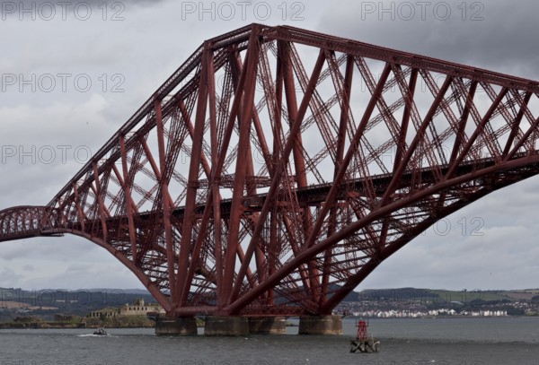 Railway bridge (cantilever bridge based on the Tanner girder principle), completed in 1890, engineers Sir John Fowler and Benjamin Baker