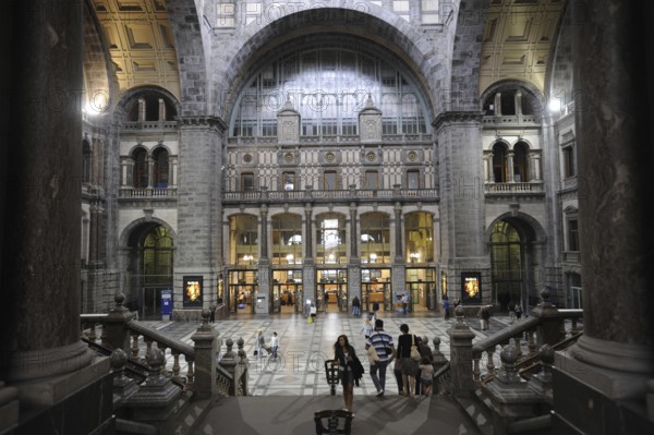 Antwerp, Central Station, (Antwerpen-Centraal, Antwerpen-Centraal, Anvers-Central), hall, built 1899 -1905 according to a design by the engineer Clement Van Bogärt
