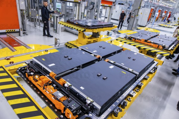 Mercedes-Benz subsidiary ACCUMOTIVE is setting a major milestone in Kamenz with the series production of the latest generation of Mercedes-Benz traction batteries for the all-electric CLA. EB 580 all-electric traction batteries for the Mercedes-Benz CLA are manufactured here, Kamenz, Saxony, Germany