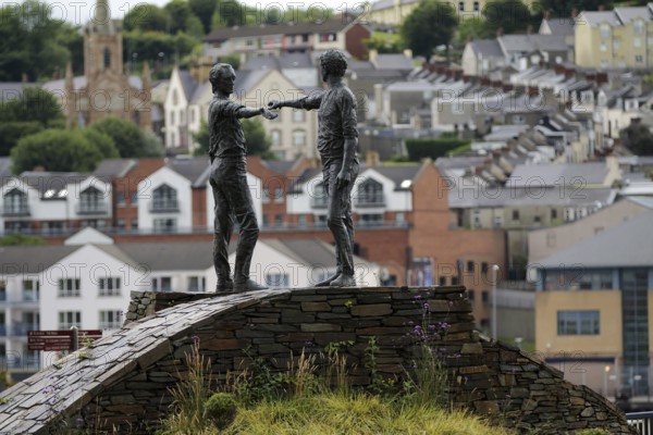 Friedensstatue "Hands Across The Divide", Londonderry