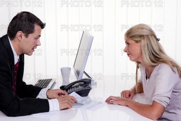 Man and woman at a counselling session Austria
