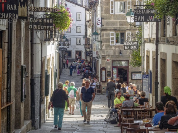Tourists and locals stroll and dine on Raina Street (Rua da Raina), Santiago de Compostela, Galicia, Spain