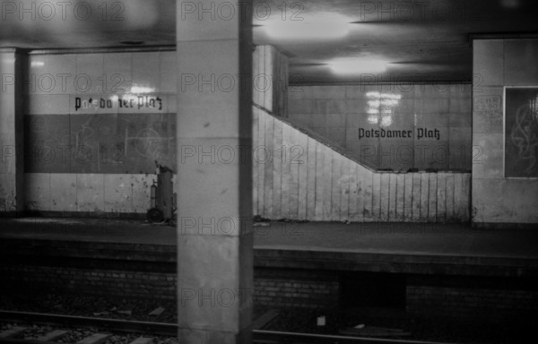 GDR, Berlin, 17 June 1990, Potsdamer Platz S-Bahn station, 28 years of ghost station