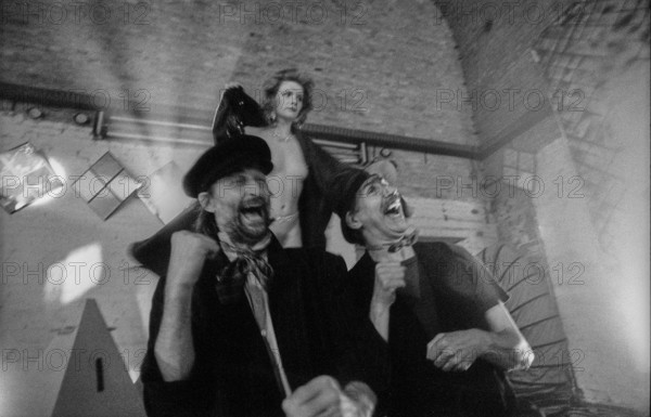 Germany, Berlin, 18.10.1991, shooting of the film The Visitor, in the cellar of the former brewery on the Pfefferberg, small actors (KD), extras, (director: Dvor Zahavi Israel, camera: Matthias Zschiedel, leading actor: André Hennecke)