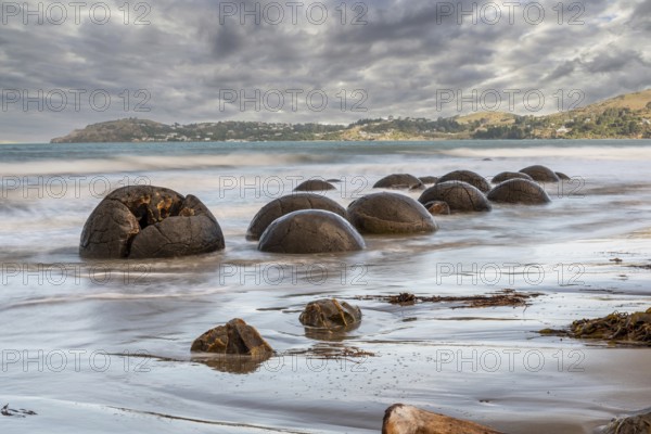 Scenic Moeraki Boulders at the east coast of New Zealands South Island
