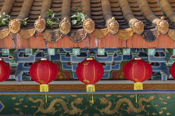 A close-up picture of the colorful paper lanterns at the Thean Hou Temple