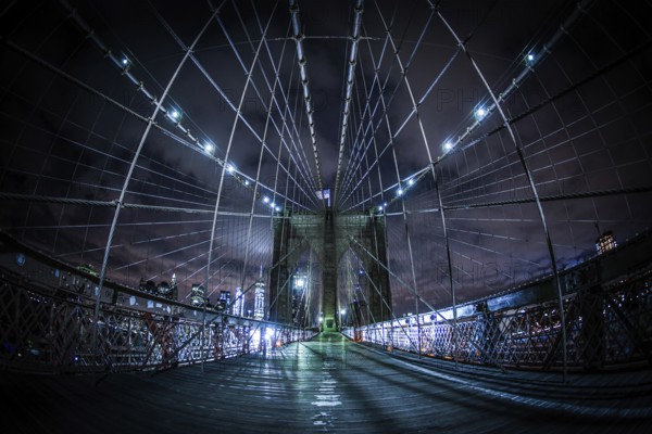 Night of the Brooklyn Bridge. Shooting Location: New York, Manhattan