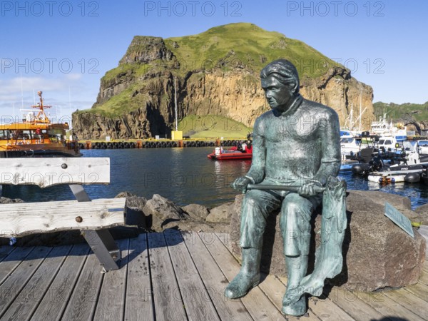 Monument, sculpture of a fisherman, trawler, harbour of Heimaey, Westman Islands, Suðurland or South Iceland, Iceland