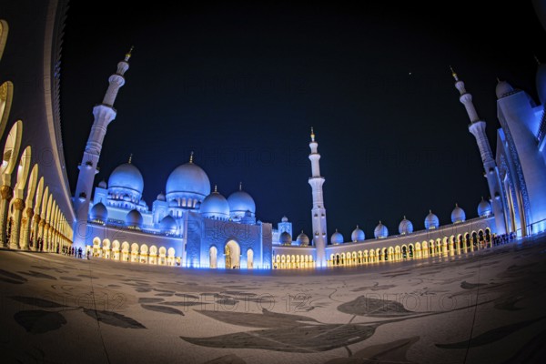 Shakezy Cayd Grand Mosque United Arab Emirates. Shooting Location: Abdabi