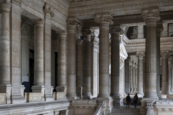 Brussels, Bruxelles, Palais de Justice de Bruxelles, Palace of Justice, Justitiepaleis, built 1866-1883 by Joseph Polaert, central staircase