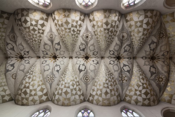 Neuss, Dreikönigenkirche (Church of the Three Kings), built 1909-1911 by Eduard Endler, altar and vaulted ceiling by Dominikus Böhm, vaults in the nave