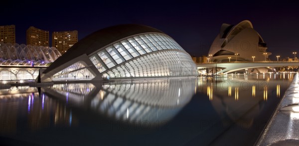 City of Arts and Sciences (cat./val. Ciutat de les Arts i de les Ciències), L'Hemisfèric cinema (el Hemisférico en castellano)