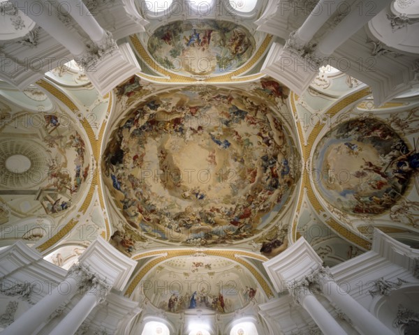 View into the crossing dome, St., Sankt, Saint