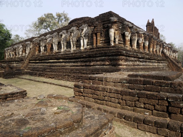 Wat Chang Rob in the UNESCO World Heritage Site Kamphaeng Phet Historical Park, Thailand