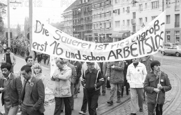 The DGB's call in 1982 against unemployment and social cuts was followed by about 50, 000 workers and employees from all individual trade unions to demonstrate and rally, Germany