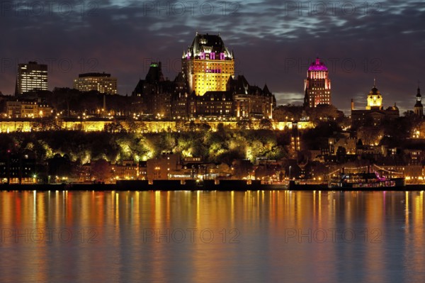 Night shot of Quebec