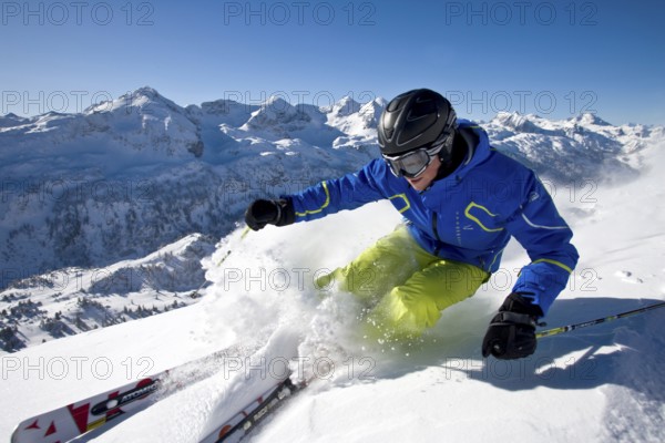 Skier in action, man, 35, 40, years