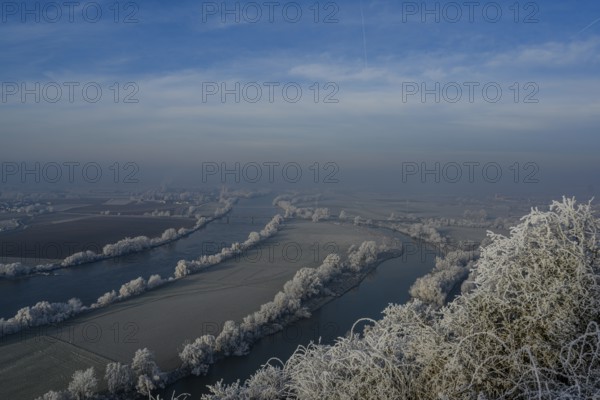 A view over the hoarfrost-covered landscape on the Danube near Bogen, Lower Bavaria