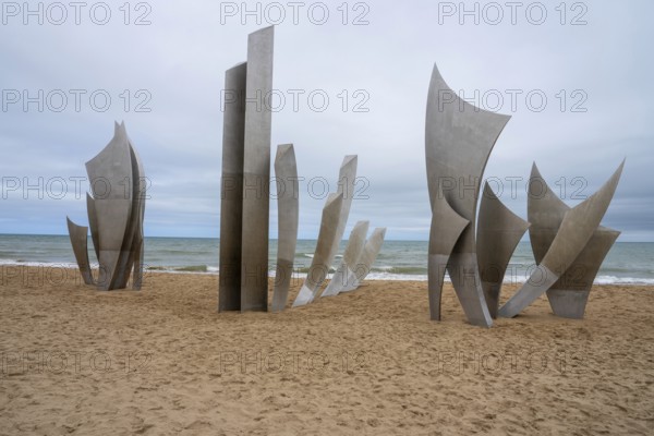 Les Braves, a striking monument on Omaha Beach, honors D-Day's heroes with three elements: Hope, Freedom, and Fraternity. It symbolizes the enduring spirit of unity, courage, and brotherhood from June 6, 1944