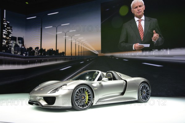 Porsche CEO Matthias Müller with Porsche 918 at the IAA 2013