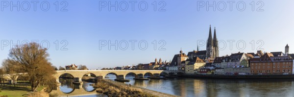 View of Regensburg Cathedral and the stone bridge over the Danube in winter in Regensburg, Bavaria, Germany