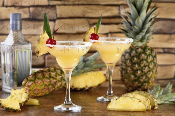 Lime combined with fresh pineapple juice and tequila are cocktails that always have a bright taste and aroma