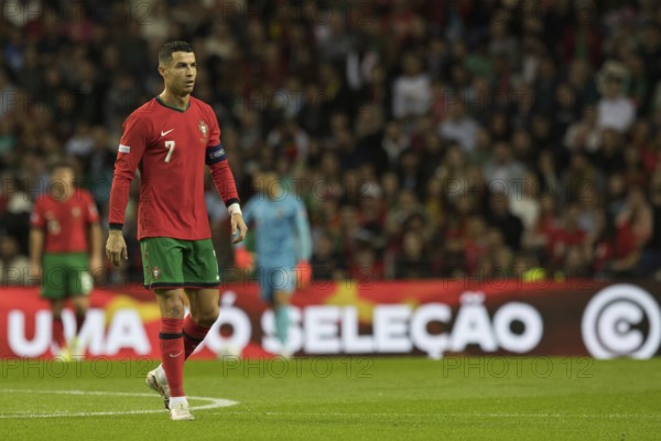 Football match, captain Cristiano RONALDO CR7 Portugal left, walking with view to the coaches bench not to be seen and captain's armband, Estadio do Dragao, Porto, Portugal