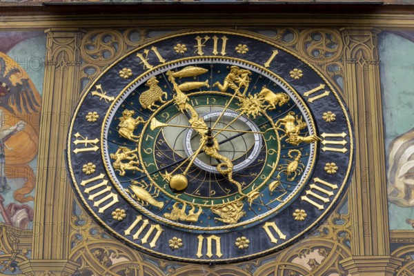 Painted façade and astronomical clock on Ulm Town Hall from the 15th century, Ulm, Swabian Alb, Baden-Württemberg, Germany