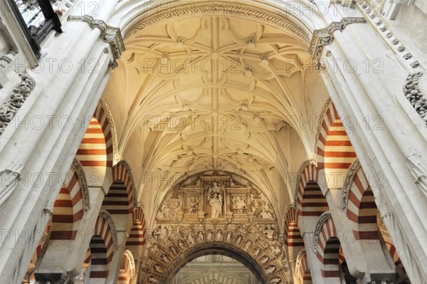 La Mezquita, Mosque, Cathedral of Cordoba, Cordoba, Andalusia, Spain, Europe, Imposing Gothic structure with Moorish arches, characterised by red and white stripes and an ornately decorated ceiling