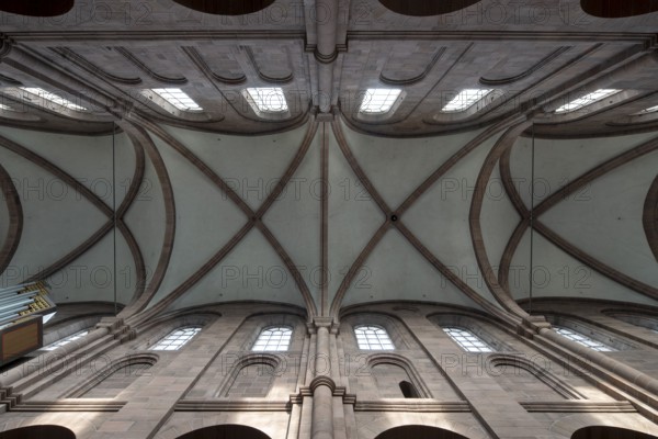 Worms, St Peter's Cathedral, nave, view into the vault