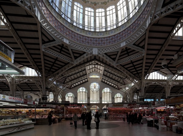 Built 1910-28, interior view with dome