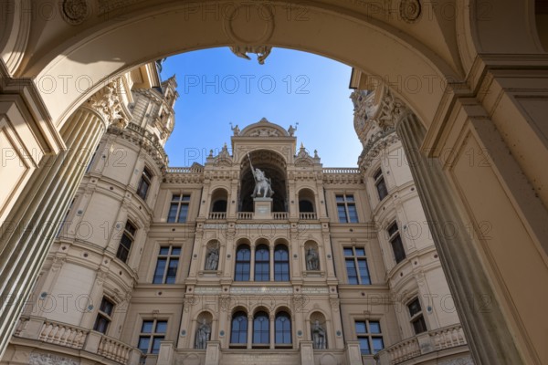 Portal at the entrance to Schwerin Castle, main façade with equestrian statue of the Abodrite Prince Niklot I, seat of the Mecklenburg-Vorpommern state parliament, Schwerin, Mecklenburg-Vorpommern, Germany