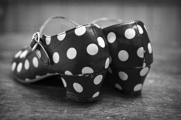 Dance shoes with dots in black and white
