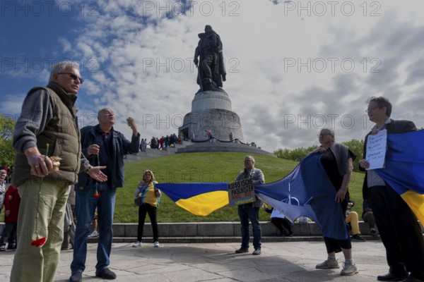 Germany, Berlin, 09.05.2025, 80th anniversary of the victory over Hitler_Germany, rally at the Soviet memorial in Treptower Park, discussion, Ukraine, NATO