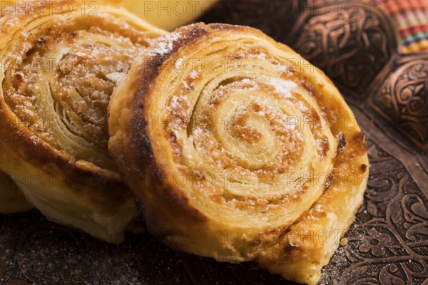 Puff pastry cookies with apple and cinnamon